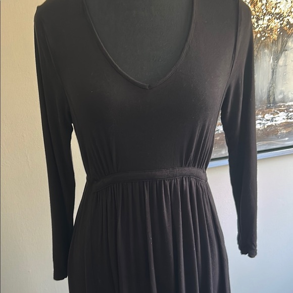 Elegant Black 3/4 Sleeve Dress - Picture 2 of 5